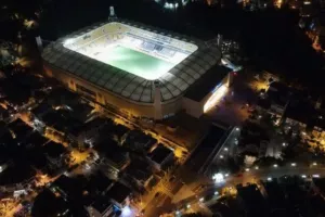 Ιστορική στιγμή στην OPAP Arena: Άναψαν οι δάδες μνήμης (βίντεο)