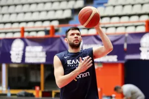 Παπανικολάου: «Δεν είναι 'ο Γιάννης και οι υπόλοιποι', πρέπει να είμαστε δεμένοι»