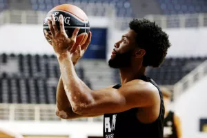 Ρένφρο: «Θα πηγαίνουμε στον… πόλεμο σε κάθε παιχνίδι»