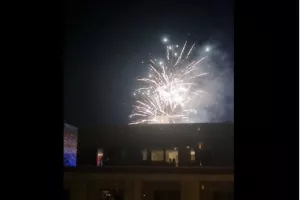 (ΒΙΝΤΕΟ) Πυροτεχνήματα κοντά στο ξενοδοχείο που μένει ο ΑΠΟΕΛ