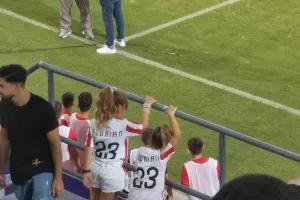 Οι μεγαλύτερες θαυμάστριές του!