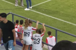 Οι μεγαλύτερες θαυμάστριές του!
