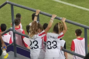 Οι μεγαλύτερες θαυμάστριές του!
