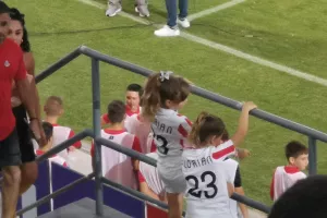 Οι μεγαλύτερες θαυμάστριές του!