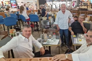 ΟΛΟΙ... Απόλλων!