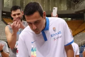 H τούρτα της Εθνικής για τα γενέθλια του Νίκου Ζήση!