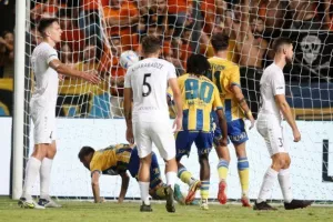 ΑΠΟΕΛ - Πάφος: Έβαλαν από ένα γκολ, ξεκίνησαν με "Χ" (φώτος)