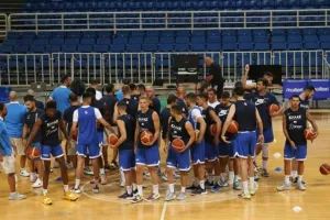 Η παρακάμερα από την πρώτη προπόνηση