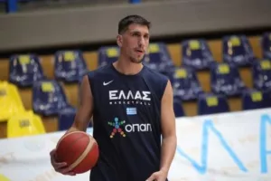 Λαρεντζάκης: «Μεγάλη νίκη της Εθνικής που ο κόσμος γεμίζει ξανά το γήπεδο»
