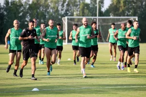 "Τρέχει" για Σούπερ Καπ η Ομόνοια, μέσα και ο Μπέζους (φώτος)