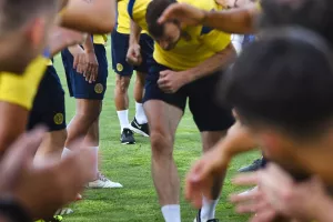 "Τρενάκι" και... σφαλιάρες οι "νέοι" στην ΑΕΛ (φώτος)