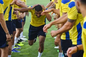 "Τρενάκι" και... σφαλιάρες οι "νέοι" στην ΑΕΛ (φώτος)
