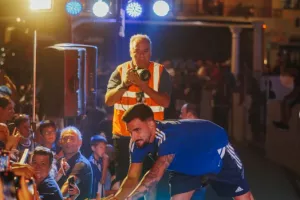 "Όταν ομάδα και κόσμος γίνονται ένα!"
