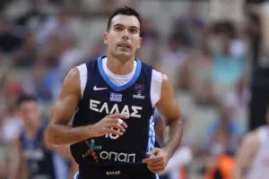 Σλούκας: «Ο Γιάννης είναι γήινος στη συμπεριφορά κι εξωγήινος αγωνιστικά»