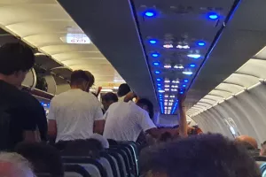 Πέταξε... με το διπλό στις αποσκευές της (φώτος)
