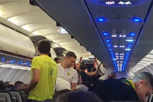 Πέταξε... με το διπλό στις αποσκευές της (φώτος)