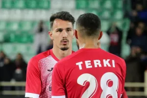 Κλείνει Θυμιάνη και συνεχίζει τις προσπάθειες για στόπερ η ΑΕΚ