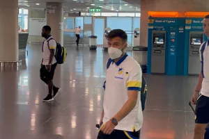 "Πέταξε" για Καζακστάν το ΑΠΟΕΛ - Μαζί... το kerkida.net (βίντεο/φώτος)