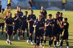 Στο πλευρό τους οι ΑΕΛίστες, χειροκροτήθηκαν από παίκτες και Σίλας (φώτος)