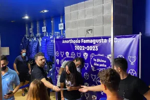 Ουρές Ανορθωσιατών έξω από Anorthosis Store για Ουάρντα! (φώτος)