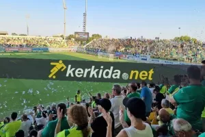 (ΒΙΝΤΕΟ από ΑΡΕΝΑ) Υποδοχή με μπόλικα χαρτάκια! 