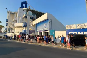 Ουρές Ανορθωσιατών έξω από Anorthosis Store για Ουάρντα! (φώτος)
