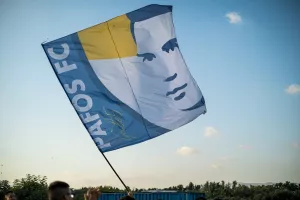 Ψάχνουν μάγειρα και σερβιτόρο