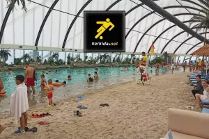 Έφεραν… άμμο, έφτιαξαν πισίνες σε Mall στο Νουρ Σουλτάν! (Φώτος)