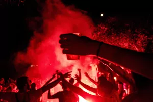 ΦΩΤΟΣ/Το "έκαψαν" στο "Δασούδι" οι ΑΕΛίστες!