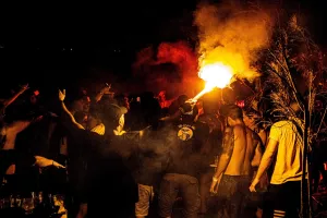 ΦΩΤΟΣ/Το "έκαψαν" στο "Δασούδι" οι ΑΕΛίστες!