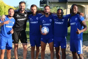 (ΦΩΤΟΣ/Ανόρθωση) Ποδοβόλεϊ και χαμόγελα πριν την επιστροφή