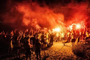 ΦΩΤΟΣ/Το "έκαψαν" στο "Δασούδι" οι ΑΕΛίστες!