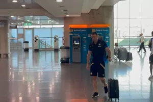 Δουλειά στο... συνθετικό!