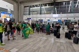 (ΒΙΝΤΕΟ Kerkida) Χαμό... στο αεροδρόμιο οι ΑΕΚτζήδες!