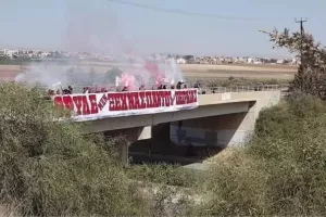 Υποδέχονται Ολυμπιακό στο αεροδρόμιο (φώτο)