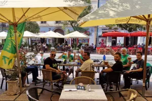 Κιτρινοπράσινο χρώμα με... μπυρίτσα 