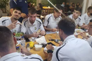 Δείπνο σε παίκτες και τεχνική ηγεσία (φώτος)