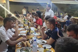 Δείπνο σε παίκτες και τεχνική ηγεσία (φώτος)
