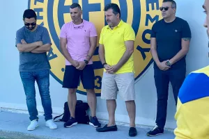 Αγιασμός με "ΣΟΦΟ" πριν την πρεμιέρα (φώτος)