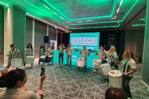 (ΒΙΝΤΕΟ) Show... από τους τυμπανιστές