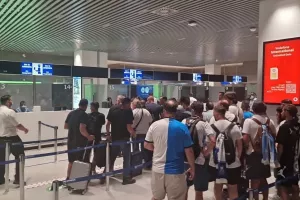 Απόλλων/Άφιξη στην Αθήνα