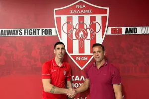 Με τη φανέλα της Νέας Σαλαμίνας ο Diego Dorregaray