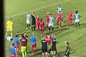 Δυο κίτρινες στα γρήγορα και αποβολή για Κασάμα (φώτος)