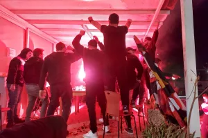 "3 τζαι πόψε τζαι πελλανίσκουμε!"