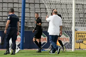 Βόλος κατά ρεφ: «Ανεπαρκής παρότι βάζει κρέμα στα μαλλιά για να ξεχωρίζει»