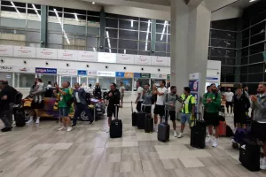 (ΒΙΝΤΕΟ Kerkida) Χαμό... στο αεροδρόμιο οι ΑΕΚτζήδες!