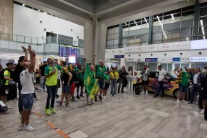 (ΒΙΝΤΕΟ Kerkida) Χαμό... στο αεροδρόμιο οι ΑΕΚτζήδες!