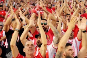 ΦΩΤΟΣ/Στα... κόκκινα η Βόρεια