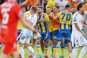 AΠΟΕΛ - Djurgårdens: Πήγε για ΘΡΥΛΙΚΗ ανατροπή, έμεινε... στα μισά (φώτος)