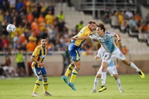 AΠΟΕΛ - Djurgårdens: Πήγε για ΘΡΥΛΙΚΗ ανατροπή, έμεινε... στα μισά (φώτος)
